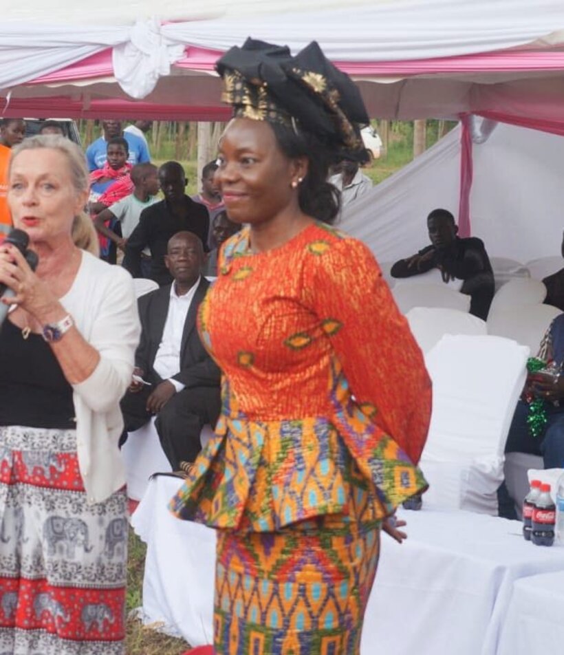 An van Es-Johansson en Catherine Omanyo spreken een bijeenkomst toe in Busia County.